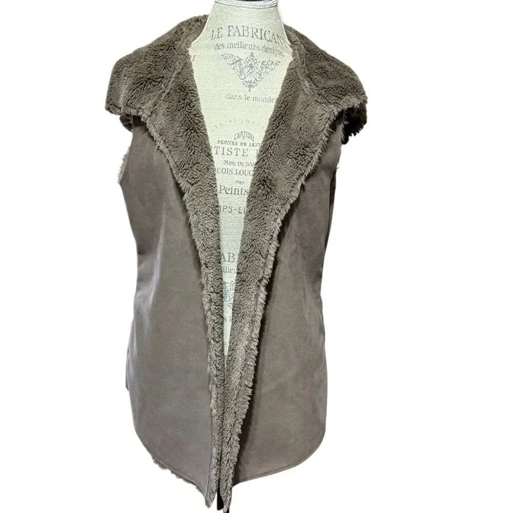 Dylan Faux Fur Sleeveless Reversible Women's Hooded Vest Taupe Brown XL - Picture 2 of 15